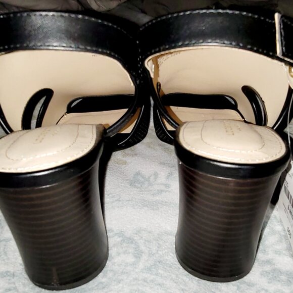 Liz Claiborne Memory Foam Heels - Picture 5 of 6